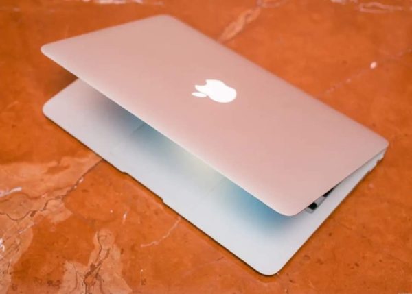 Apple MacBook Air (13-inch, 2017) Corei5 8GB/256GB SSD
